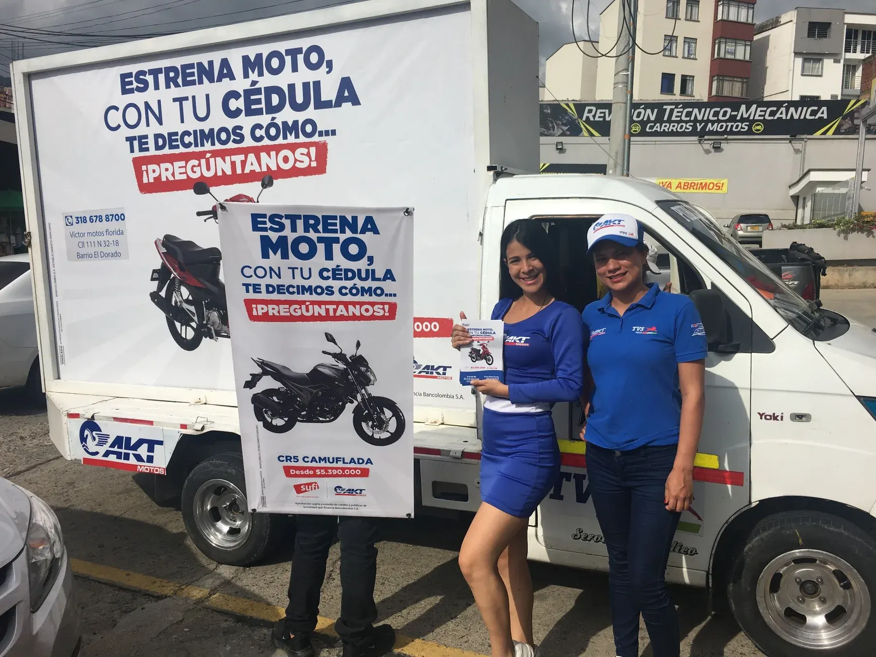 AKT Motos · Activación en calle