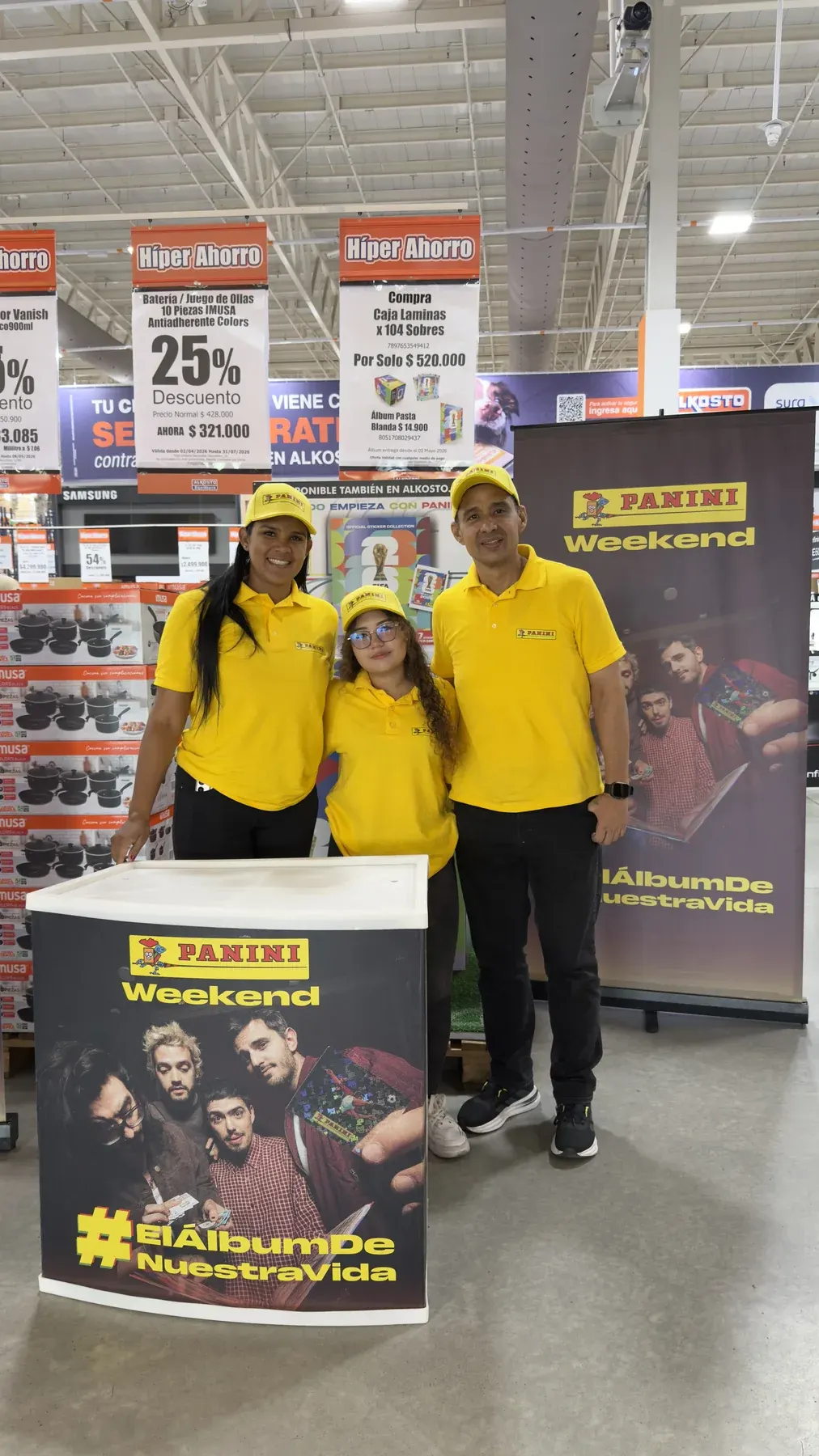 Equipo de activación en punto comercial